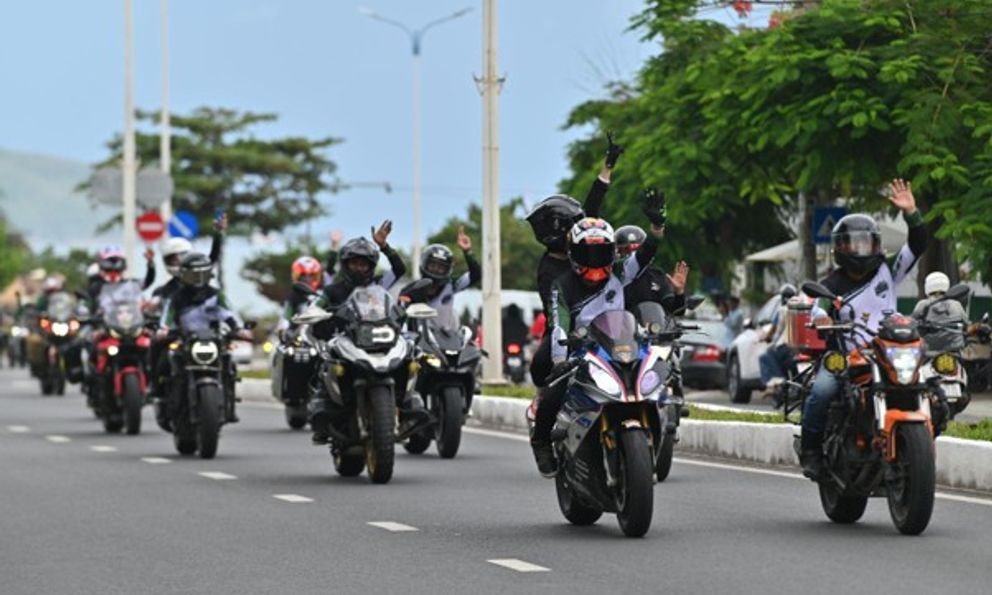 Hơn 1.500 mô tô phân khối lớn diễu hành tại Nha Trang