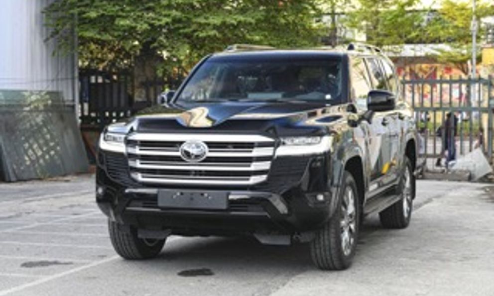 Toyota Land Cruiser 'kèm lạc' vẫn đắt khách hơn nhiều xe phổ thông dưới 1 tỷ đồng tại Việt Nam: Bán hơn 300 chiếc từ đầu năm, doanh số duy trì đều