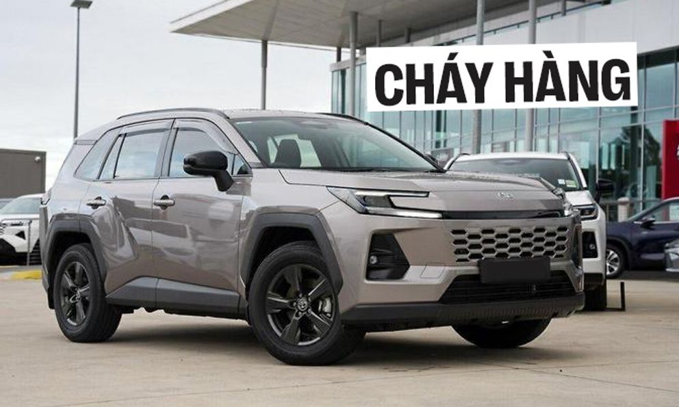 Toyota RAV4 ‘cháy’ hàng kỷ lục: Một đại lý có tới 800 khách chờ mua, hãng phải mở rộng dây chuyền lắp ráp