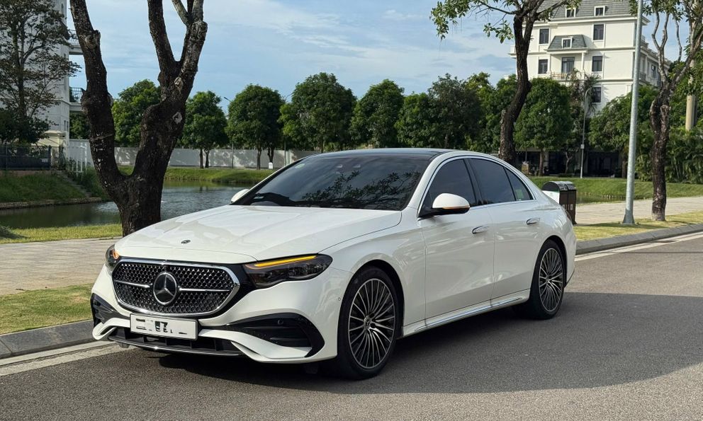 Lăn bánh hơn 5.000km, chiếc Mercedes-Benz E 300 AMG này có thể giúp tiết kiệm gần nửa tỷ đồng so với mua xe mới