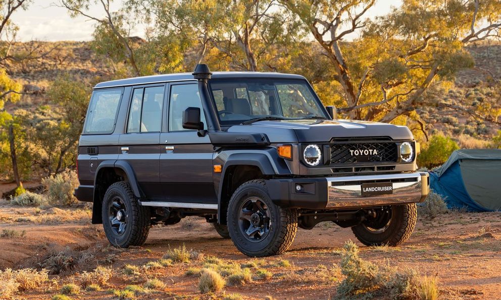 Bán tải, SUV Toyota LandCruiser bản cổ điển lại được mở bán: Thêm bình chứa dung dịch giống Ranger, máy 2.8L như Hilux, dễ ‘hot’ trở lại