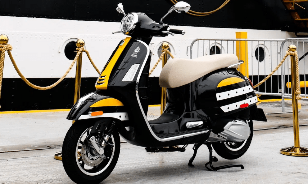 Vespa GTS bản độc nhất vô nhị ra mắt: Lấy cảm hứng từ tàu hải quân 95 năm tuổi, yên xe bọc loại vải đặc biệt chưa từng xuất hiện từ trước đến nay