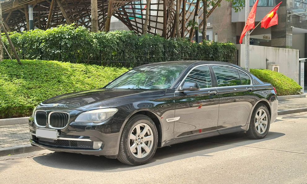 Chiếc BMW 730Li giá 440 triệu đồng này sẽ khiến người dùng phải cân nhắc thay vì mua Toyota Camry 13 năm tuổi