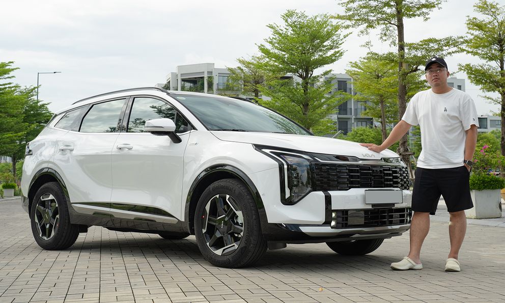 Bán sedan hạng sang mua Kia Sportage HEV, chủ xe chia sẻ: ‘Nội thất rộng, chở gia đình 300-500km/ngày vẫn thoải mái, đi phố như xe điện’.