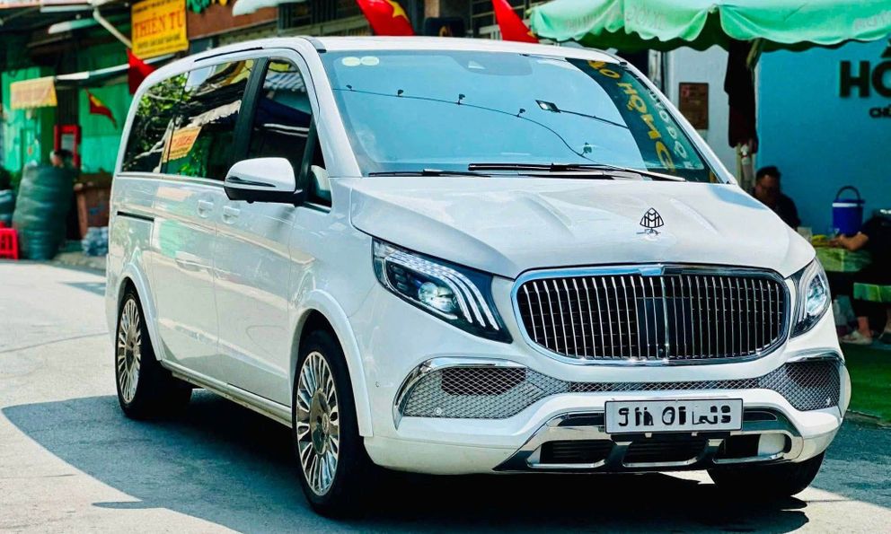Mercedes-Benz V 250 2020 rao bán 1,54 tỷ đồng, riêng tiền độ gói Maybach gần 1 tỷ: 'Bán gói độ tặng chiếc xe mà không ai tin'