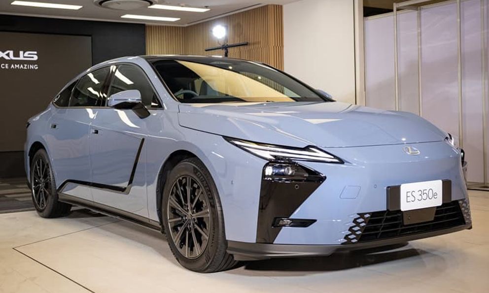 Lexus ES đời mới ra mắt gần Việt Nam: Giá quy đổi từ 2,6 tỷ đồng, bản giá rẻ lại… nhiều trang bị hơn