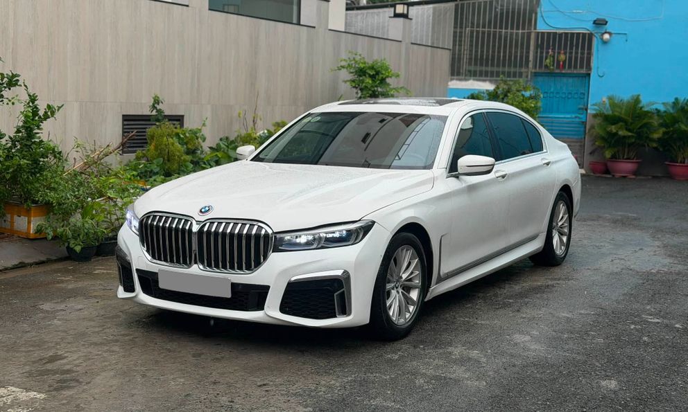 Chiếc BMW 7 Series này bán lại chưa tới 1,5 tỷ đồng: Có treo thích ứng, ghế massage, chủ cũ đã nâng phom như bản mới