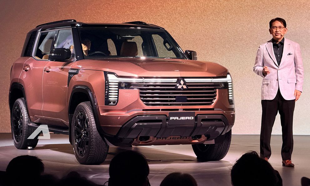Mitsubishi Pajero thế hệ mới ra mắt: Khung gầm rời, 2 màn lớn, máy dầu 2.4L, có thể thêm hybrid cạnh tranh Land Cruiser, lắp ở gần Việt Nam