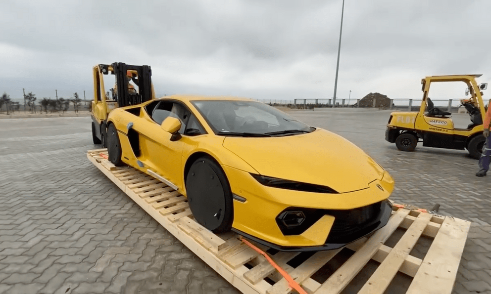 Cường Đô-la ‘khoe’ Lamborghini Temerario đầu tiên về Việt Nam, tiết lộ siêu xe giá khoảng 20 tỷ đồng là quà tặng cho khách mua nhà