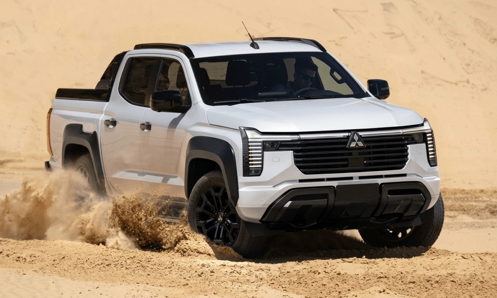 Mitsubishi Triton mới mà nâng cấp thế này thì ‘ngon’: Thiết kế như Pajero, màn hình lớn, thêm hybrid cạnh tranh Ranger, Hilux