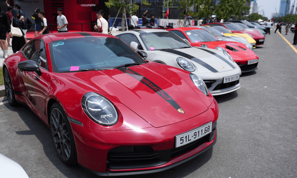 Dàn xe Porsche trăm tỷ offline tại TP.HCM: Vừa được ngắm xe xịn, vừa được xem drift xe đầy mãn nhãn