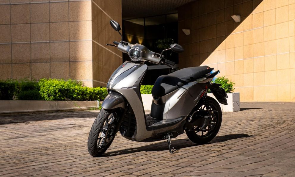 Xe máy điện Dat Bike thuyết phục cả những chủ xe xăng khó tính nhất bằng khả năng vận hành vượt trội