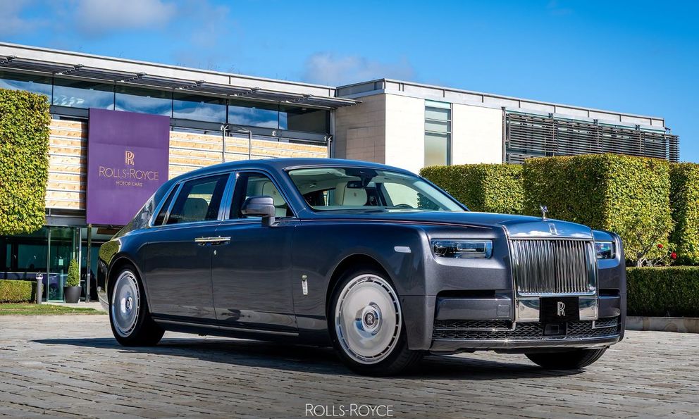 Rolls-Royce Phantom độc bản bán chính hãng tại Việt Nam: Giá gần 90 tỷ, nội thất ốp gỗ sồi toàn bộ, chỉ có duy nhất 1 đại gia may mắn mua được