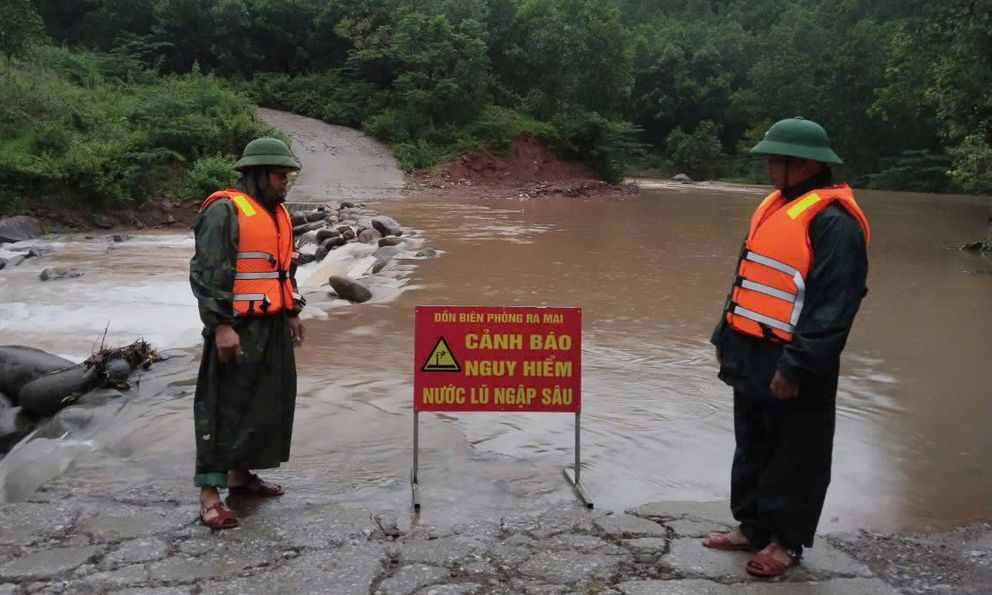 Các tỉnh miền Trung chủ động di dời người dân, kịp thời ứng phó sạt lở