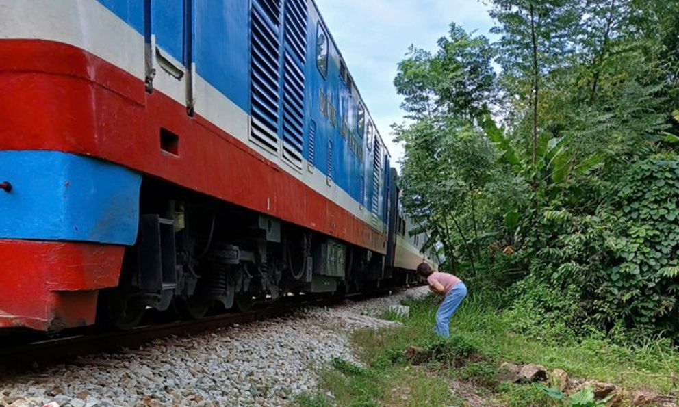 Người đi xe đạp bị tàu hỏa tông tử vong khi băng qua đường sắt