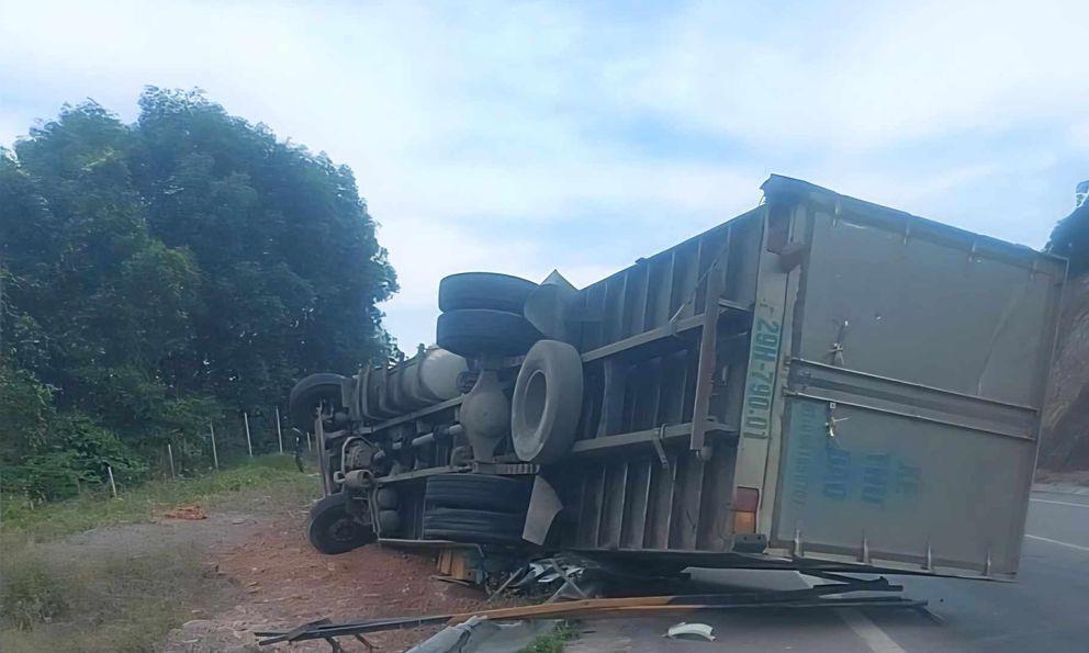 Tai nạn trên cao tốc Cam Lộ – La Sơn, 2 người bị thương