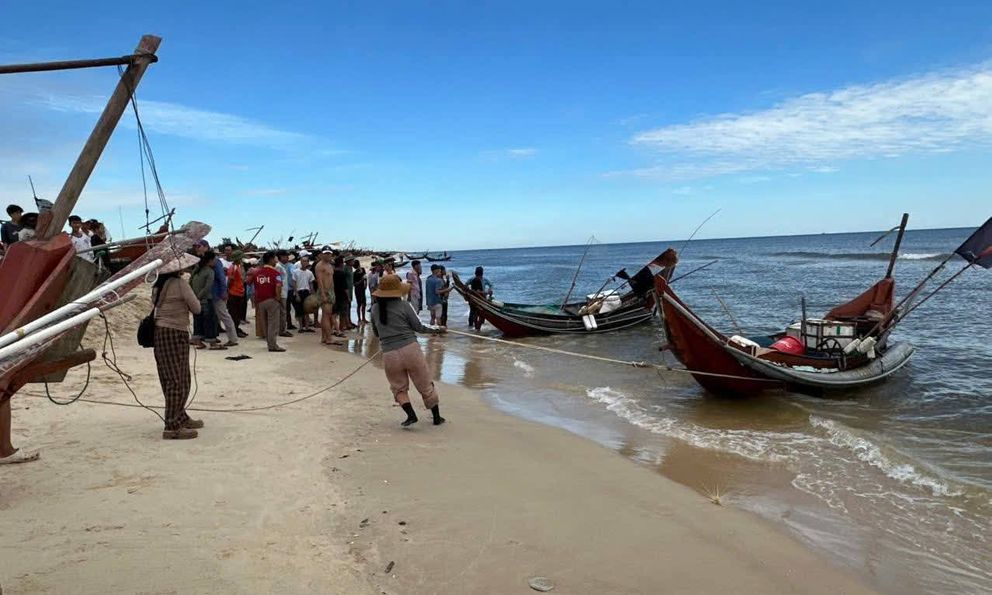 Tìm kiếm 2 nạn nhân mất tích trên sông và trên biển