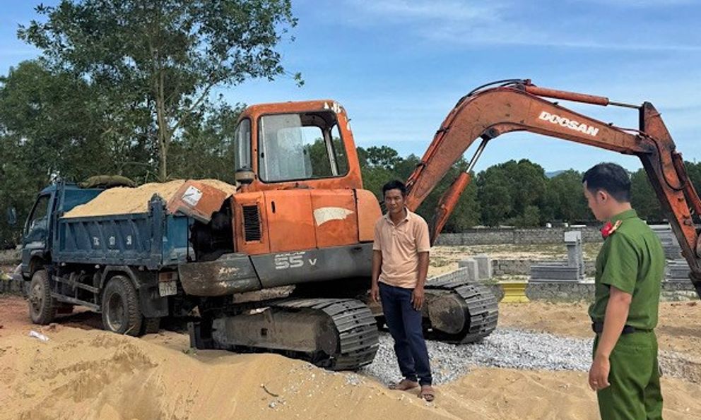 Công an tỉnh Quảng Trị khởi tố bị can khai thác cát lậu