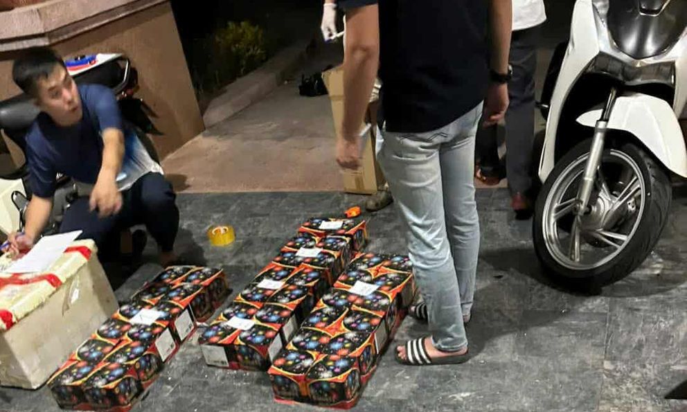 Quảng Trị: Phát hiện xe khách vận chuyển pháo hoa trái phép