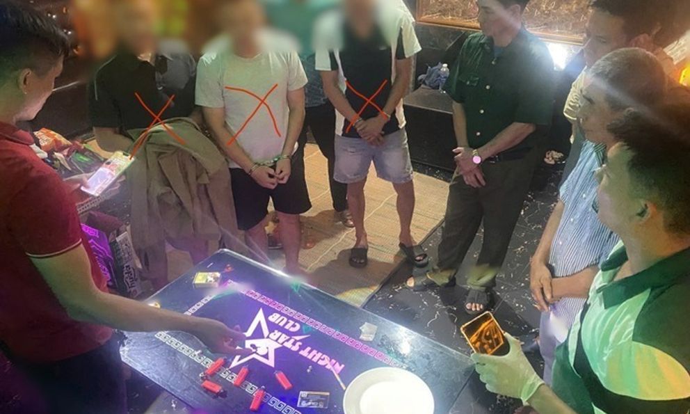  Bắt quả tang nhóm người sử dụng ketamin trong quán karaoke