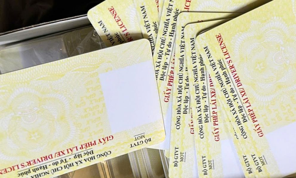 Phá 'ổ' làm hàng chục nghìn bằng tốt nghiệp, giấy chứng nhận quyền sử dụng đất giả