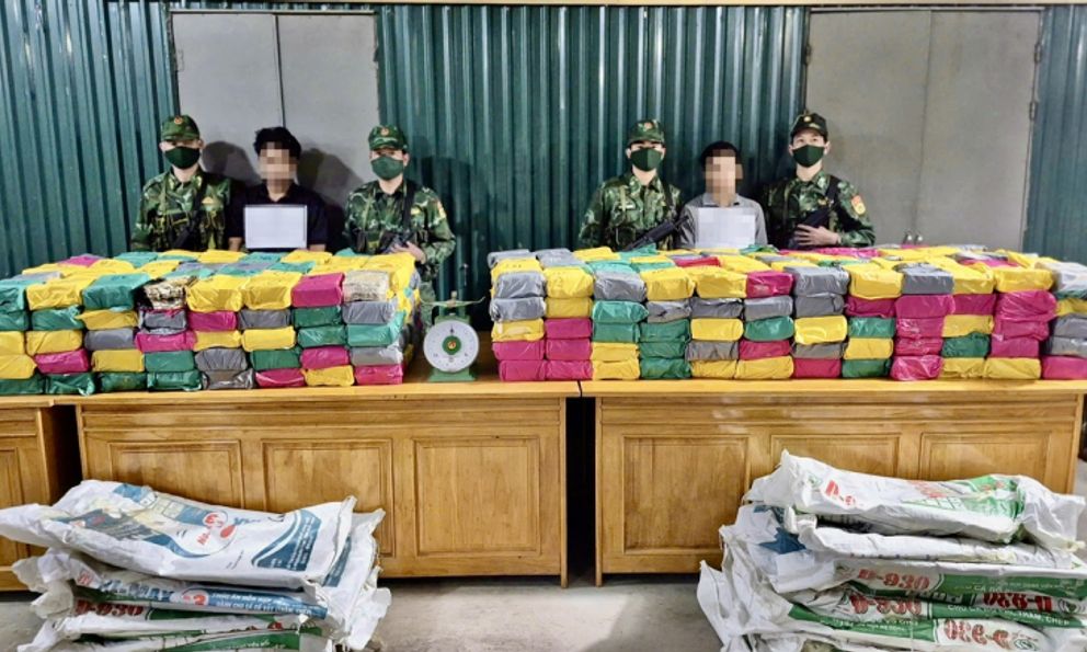 Quảng Trị: Bắt 2 đối tượng vận chuyển 500kg ma túy qua biên giới