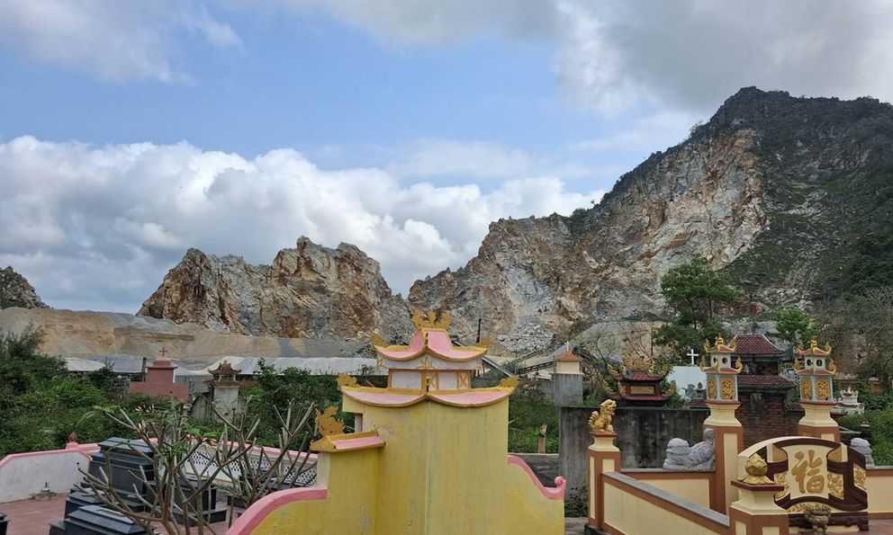 Quảng Trị: Mỏ đá nổ mìn gây hư hỏng nhà dân và lăng mộ