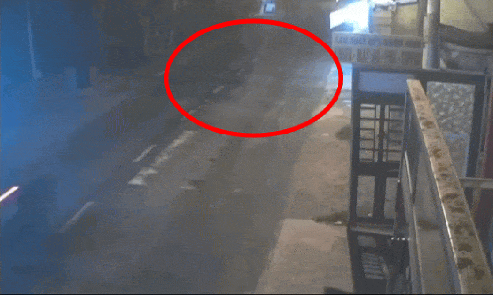 Clip: Phóng tốc độ kinh hoàng, nam thanh niên tông thẳng cột điện, nghi bị truy đuổi