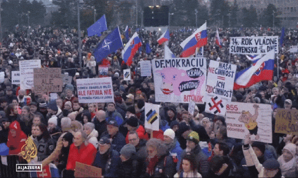 Trước ngày TT Slovakia gặp ông Putin: Ngàn người vây kín quảng trường Tự do, RIA chỉ 