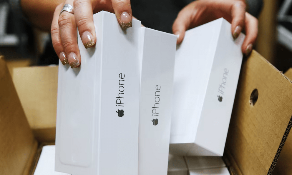 Reuters: Apple thuê máy bay chở 600 tấn iPhone từ Ấn Độ về Mỹ để né thuế