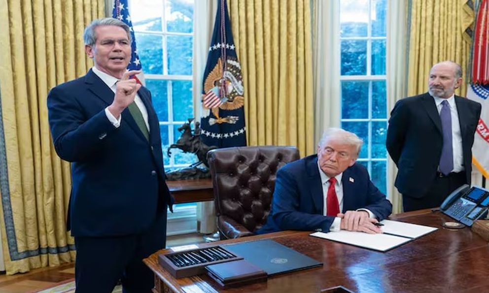 Sau động thái của Tổng thống Trump, Bộ trưởng Tài chính Mỹ nói: “Đừng trả đũa, mọi người sẽ được đền đáp”