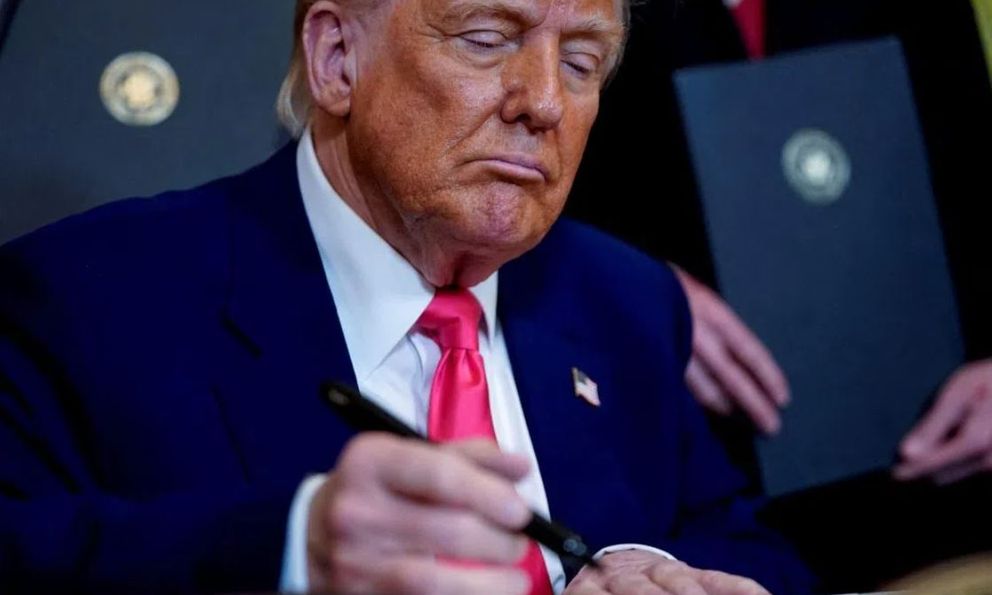 Chưa đầy 24 giờ, Tổng thống Trump đảo ngược quyết định thuế quan, riêng Trung Quốc là ngoại lệ