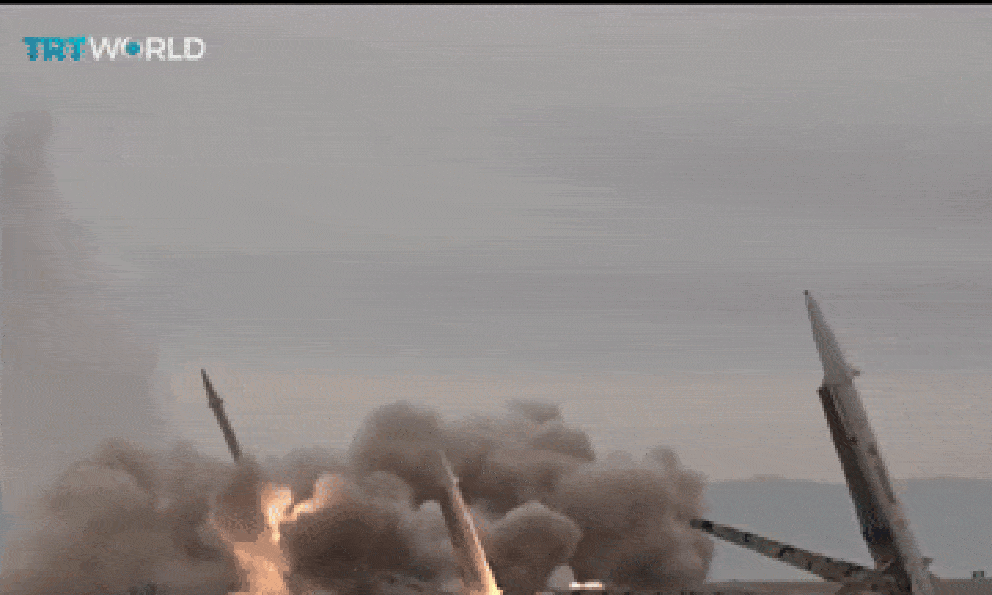 NÓNG: Iran trả đũa, hàng loạt tên lửa lao thẳng căn cứ quân đội Mỹ