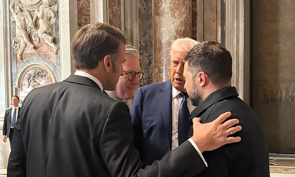 Ông Trump đổi ý, đồng ý giao vũ khí hàng đầu cho Kiev, trừng phạt Nga: Hé lộ vai trò của 2 nước