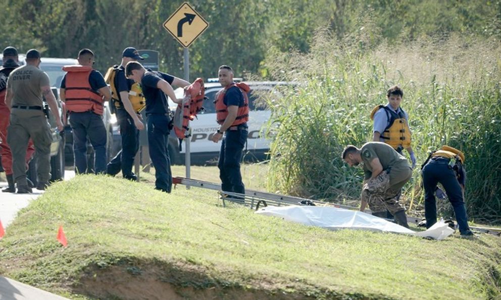 Cảnh sát Mỹ bất ngờ phát hiện hàng loạt thi thể trôi trên sông ở Texas: Chuyện gì đã xảy ra?