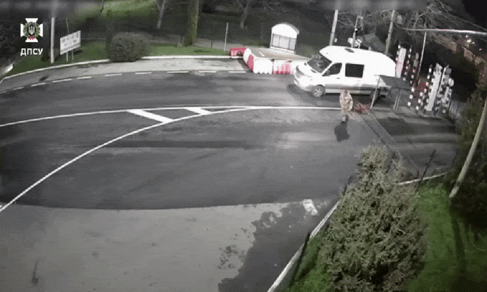 Trốn quân dịch giữa xung đột với Nga, nam công dân Ukraine lao xe máy 'thông chốt' biên phòng