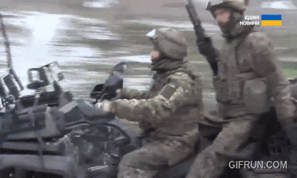 Suốt 130 ngày giữa vòng vây, 2 lính Ukraine cố thủ nghe lén quân đội Moscow, sau lại bắt thêm lính Nga