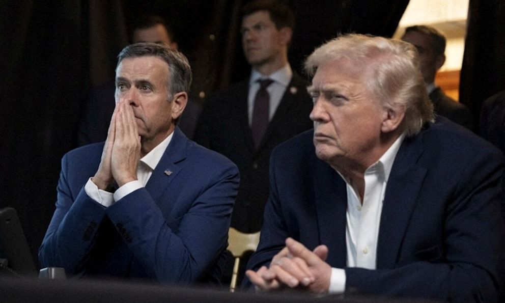 Ông Trump đăng ảnh ông chăm chú theo dõi vụ bắt giữ Tổng thống Marudo, tuyên bố sẽ 