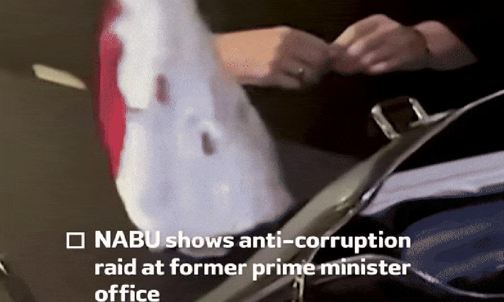 Cựu Thủ tướng Ukraine bị cáo buộc 'đưa hối lộ': NABU tung video phát hiện phong bì chứa đầy USD trong văn phòng