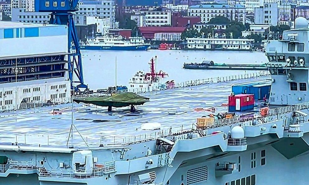 Phát hiện máy bay lạ 