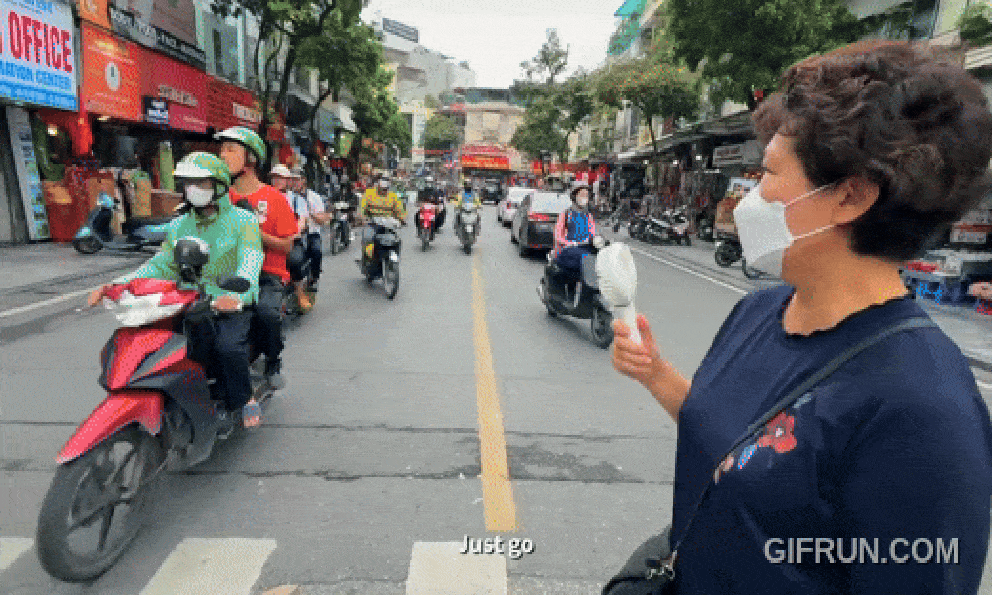 Nhà văn Úc “bó tay” trước 10 điều khó hiểu ở Việt Nam