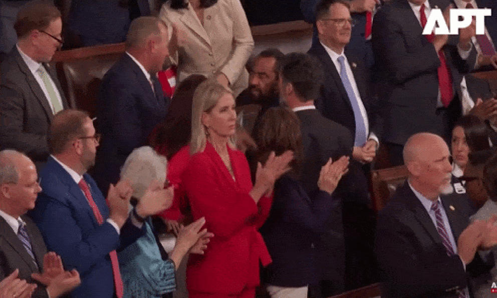 Một nghị sĩ Mỹ phải rời khỏi sự kiện Thông điệp Liên bang của Tổng thống Trump vì hành động này