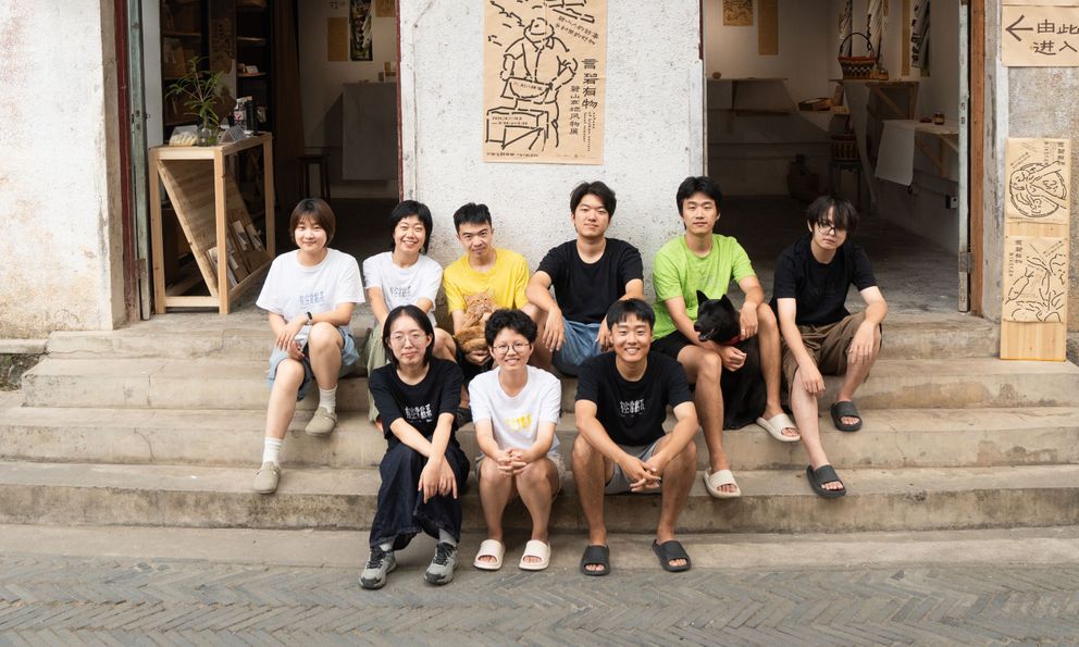 Người trẻ Trung Quốc chạy khỏi cuộc sống chấm công, tắc đường, 