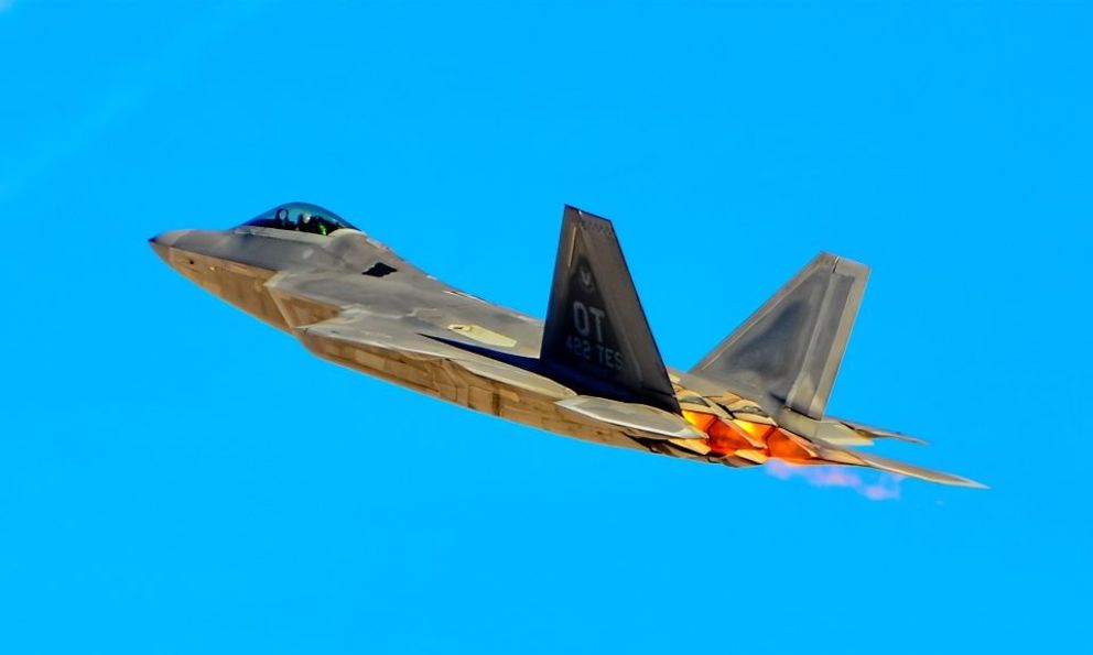 ‘Tốt nhất là về nhà đi’: Chỉ một câu nói đã chứng tỏ khí lực áp đảo của F-22 trước Iran