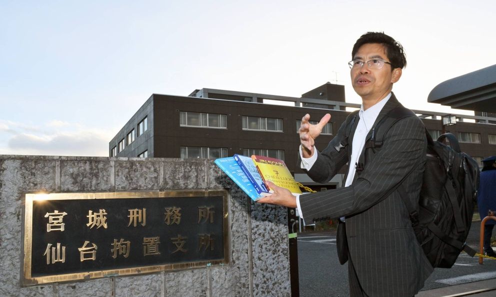 Câu nói của phiên dịch viên người Việt khi đưa sách cho thanh niên bị giam ở Nhật: Cái kết nghẹn ngào