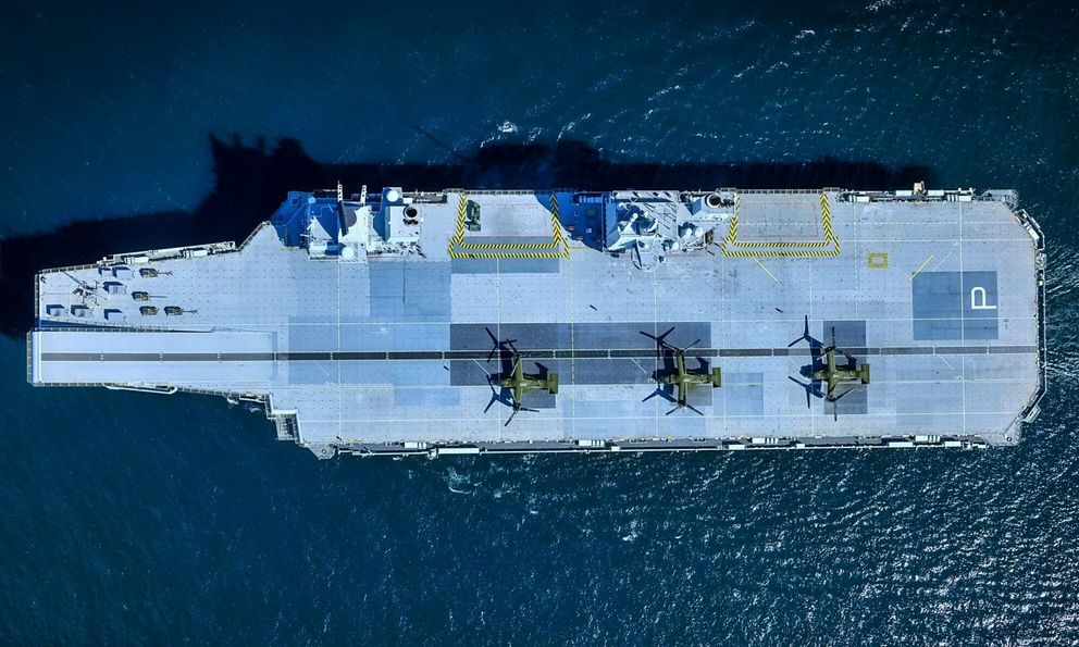 Siêu tàu sân bay Anh làm từ 