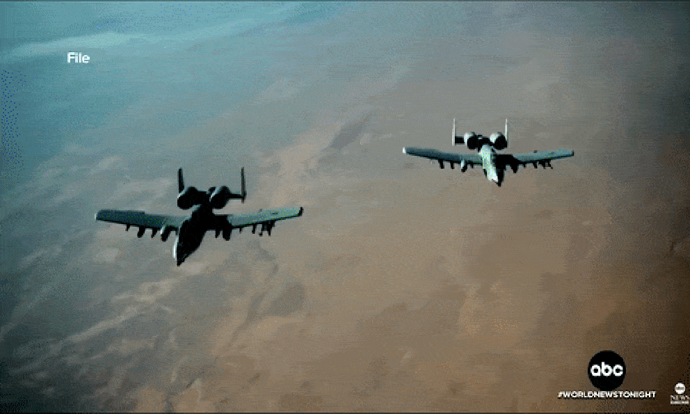 Mỹ mất 2 máy bay chiến đấu, phi công bị Iran săn lùng: Ông Trump rơi vào hiểm cảnh mới