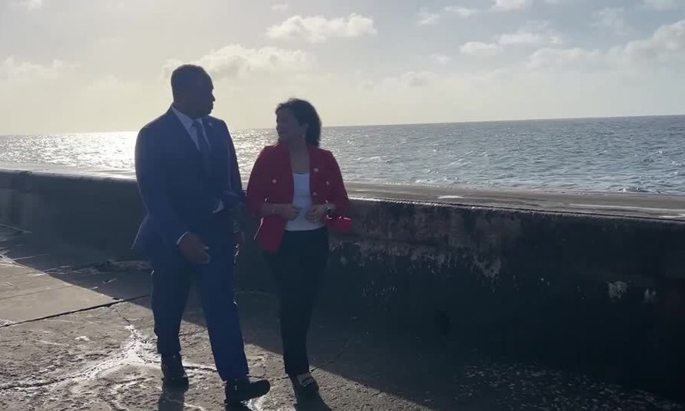 Hai nghị sĩ Mỹ tuyên bố cứng rắn sau chuyến thăm Havana: 'Cánh cửa' khác mở ra cho quan hệ với Cuba?