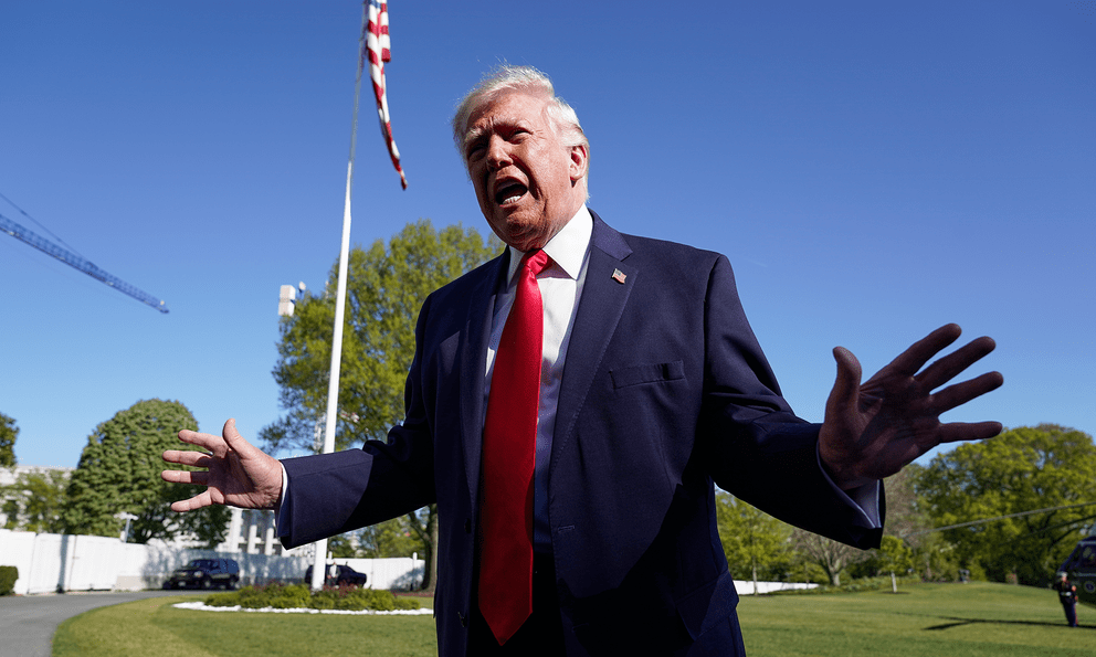 CNBC: Có tin sắp chuyển giao vũ khí cho Iran, ông Trump dọa áp mức thuế 