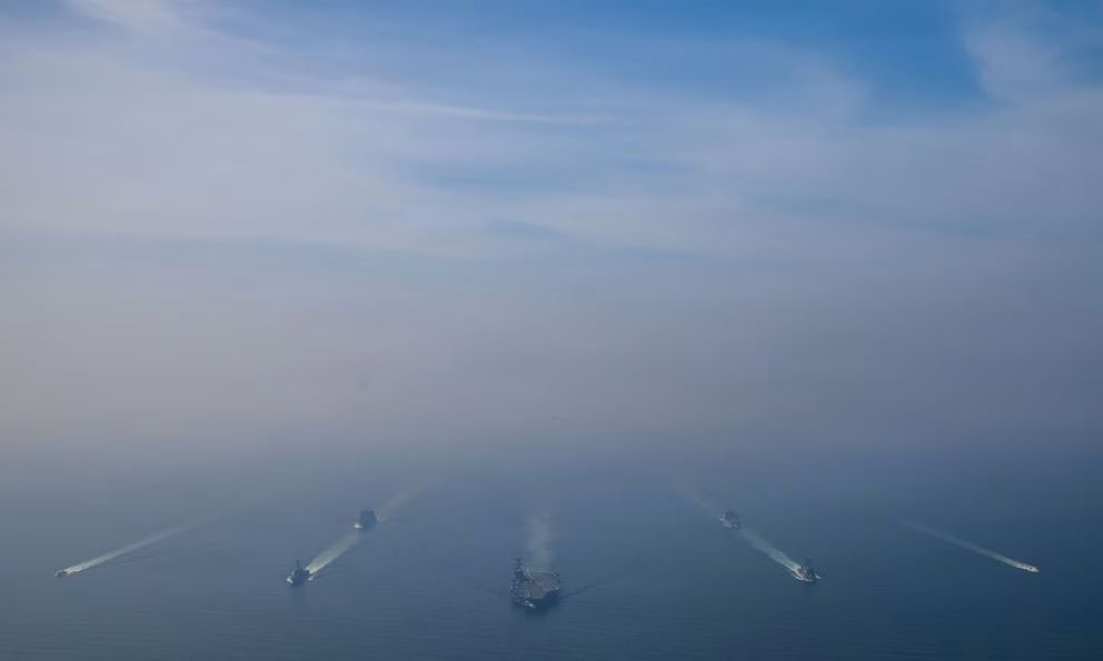 Ông Trump nói diệt 158 tàu: Hải quân Iran đang dưới đáy biển, 2 tàu kịp qua Hormuz trước khi Mỹ phỏng tỏa